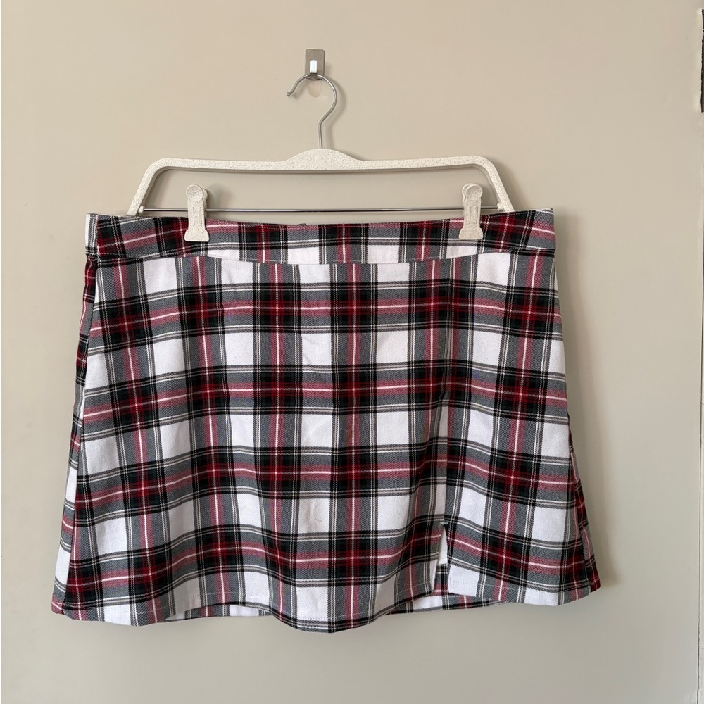Hollister Plaid Mini Skirt in Black, White, and Red